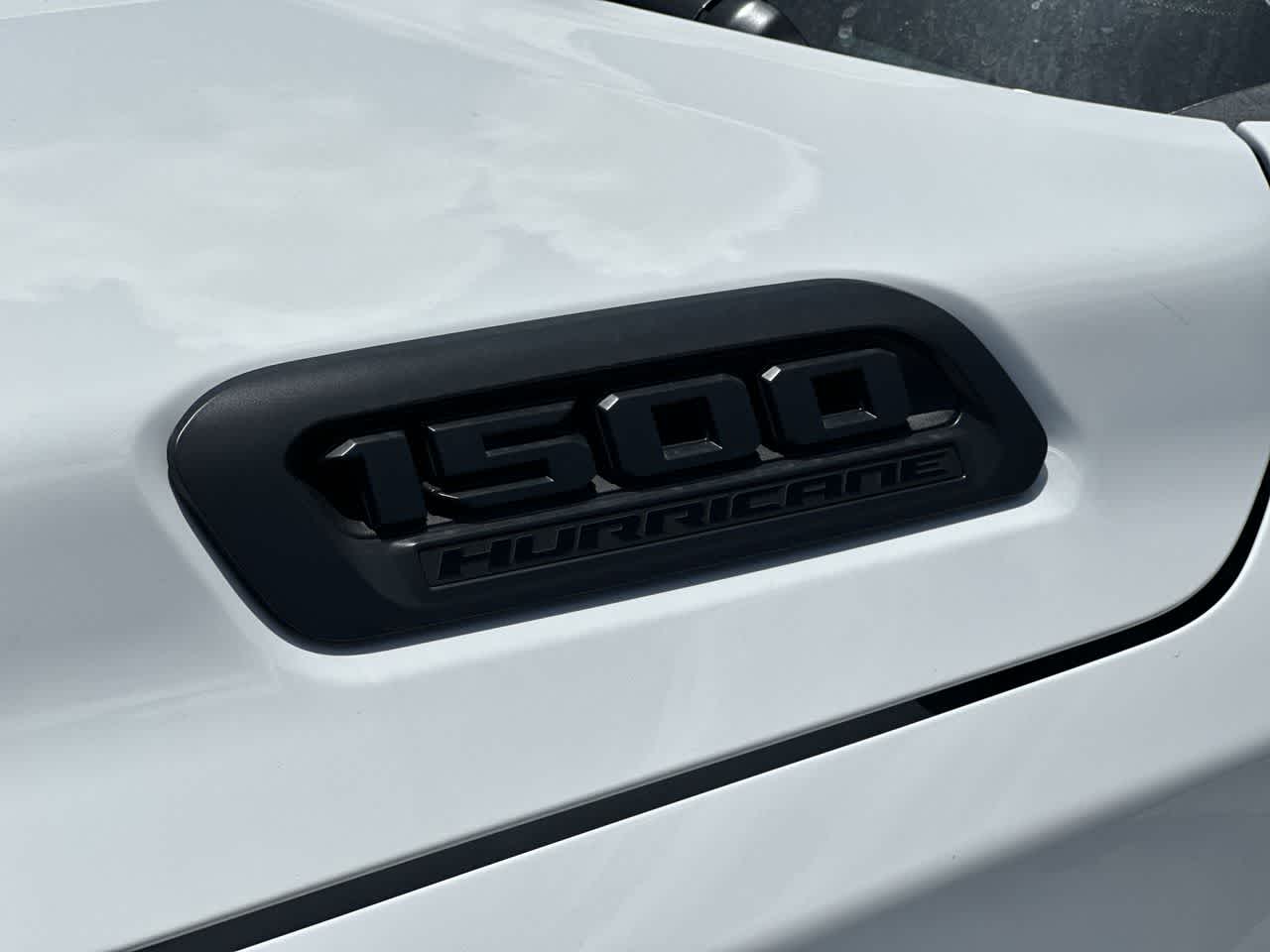 RAM 1500 WARLOCK de 2026, cabina doble, tracción 4x4 y caja de 1,70 m
