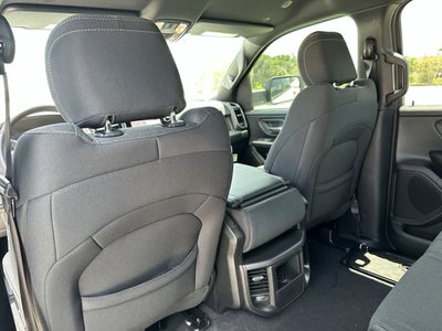 RAM 1500 WARLOCK de 2026, cabina doble, tracción 4x4 y caja de 1,70 m