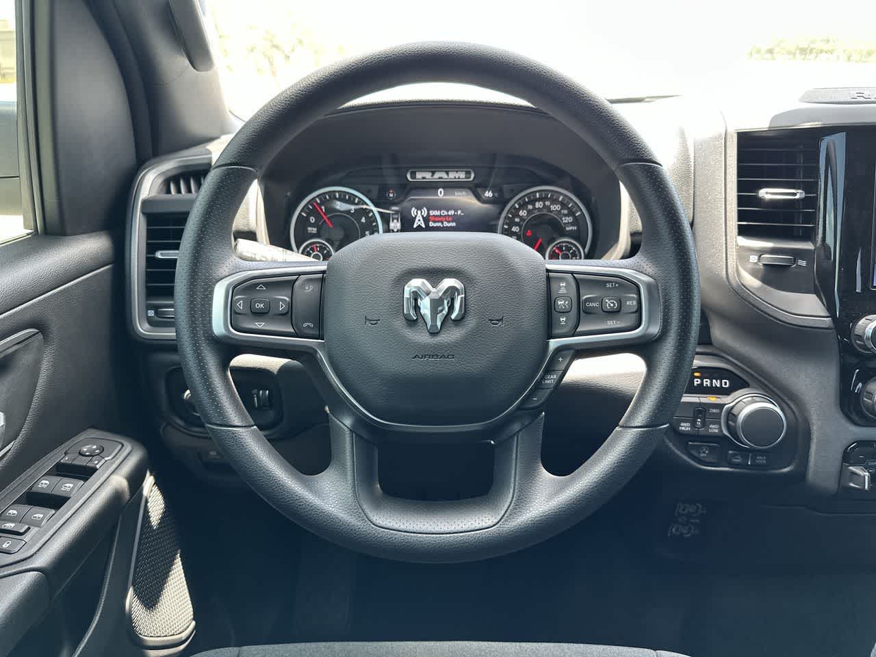 RAM 1500 WARLOCK de 2026, cabina doble, tracción 4x4 y caja de 1,70 m