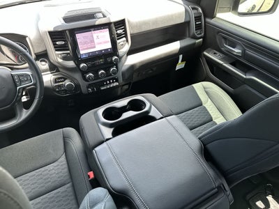 RAM 1500 WARLOCK de 2026, cabina doble, tracción 4x4 y caja de 1,70 m