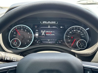 RAM 1500 WARLOCK de 2026, cabina doble, tracción 4x4 y caja de 1,70 m