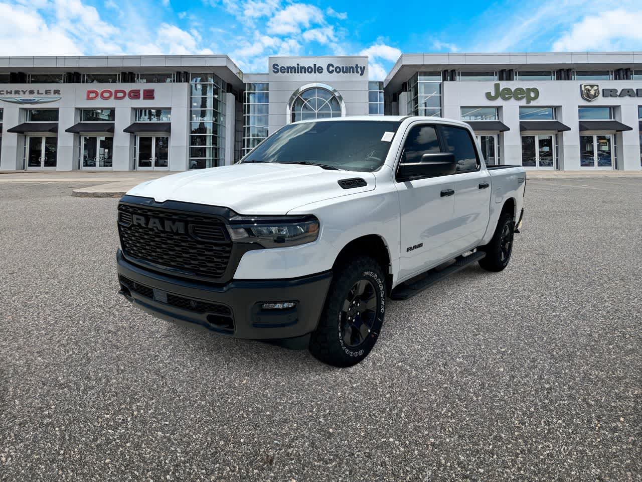 RAM 1500 WARLOCK de 2026, cabina doble, tracción 4x4 y caja de 1,70 m