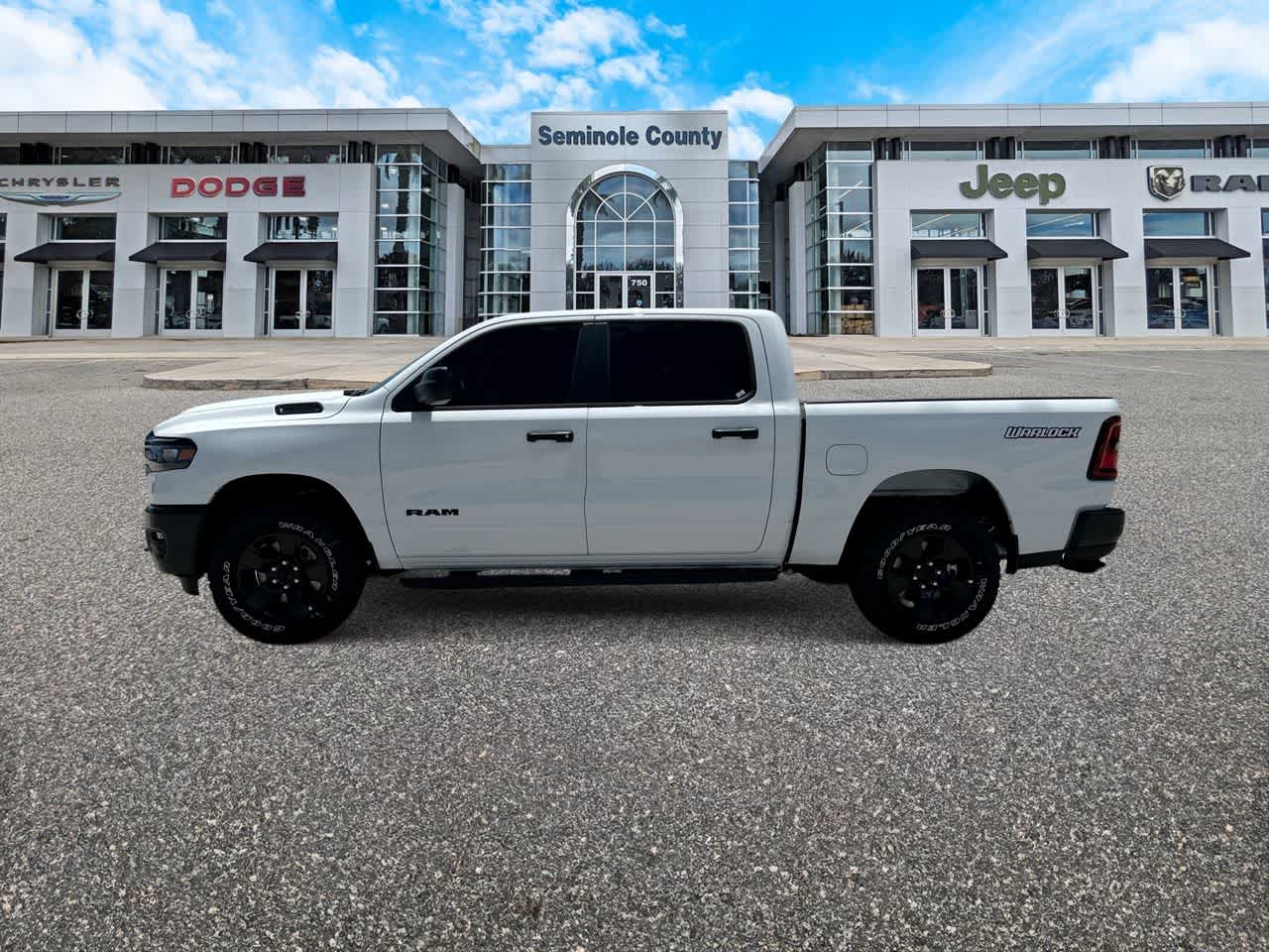 RAM 1500 WARLOCK de 2026, cabina doble, tracción 4x4 y caja de 1,70 m