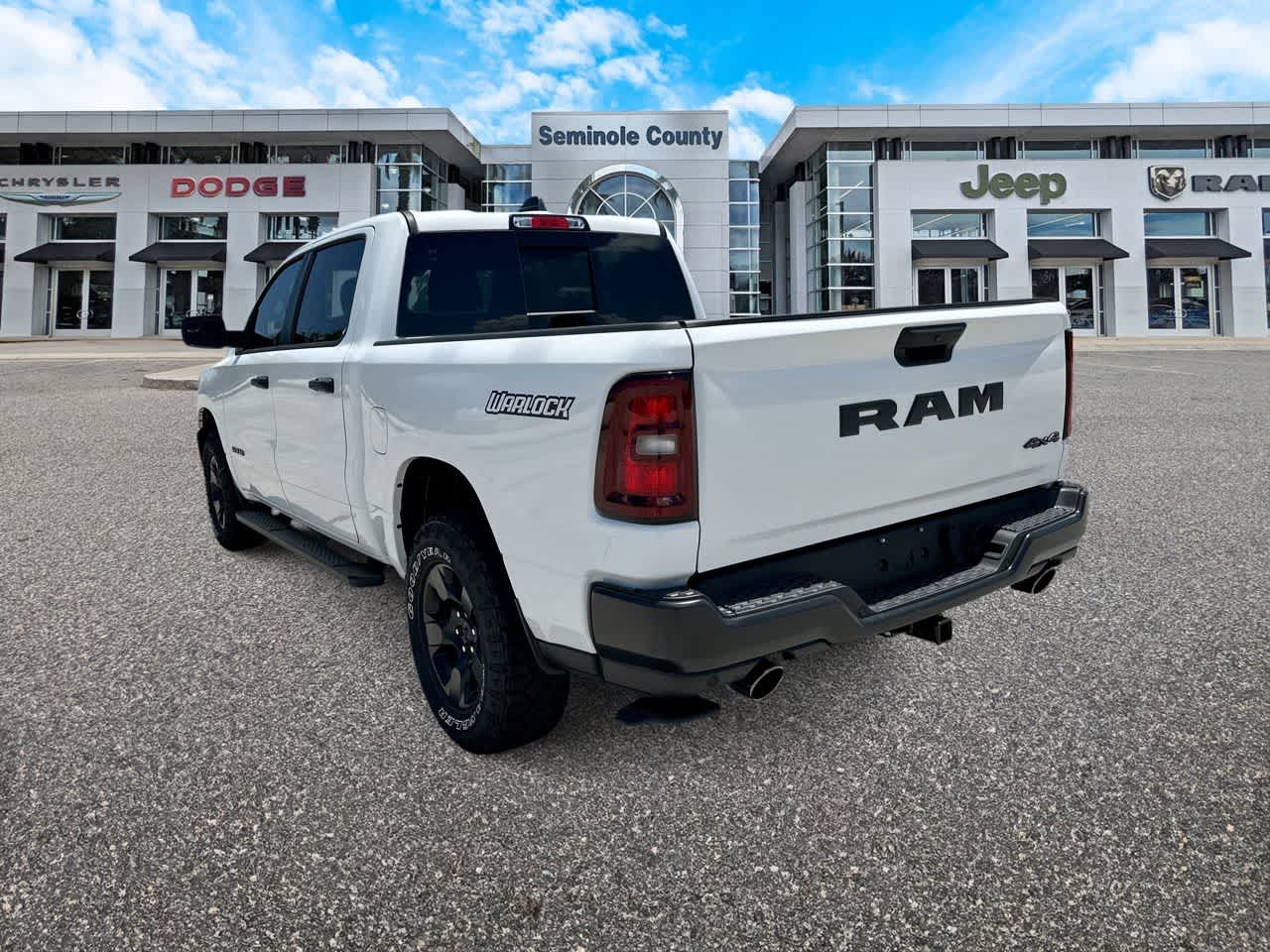RAM 1500 WARLOCK de 2026, cabina doble, tracción 4x4 y caja de 1,70 m