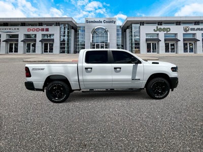 RAM 1500 WARLOCK de 2026, cabina doble, tracción 4x4 y caja de 1,70 m