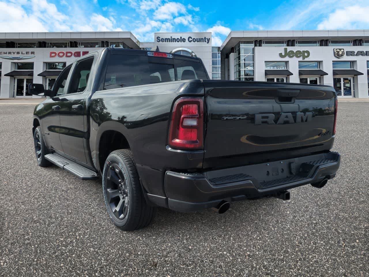 2026 RAM Ram 1500 RAM 1500 EXPRESS CREW CAB 4X4 5'7' BOX