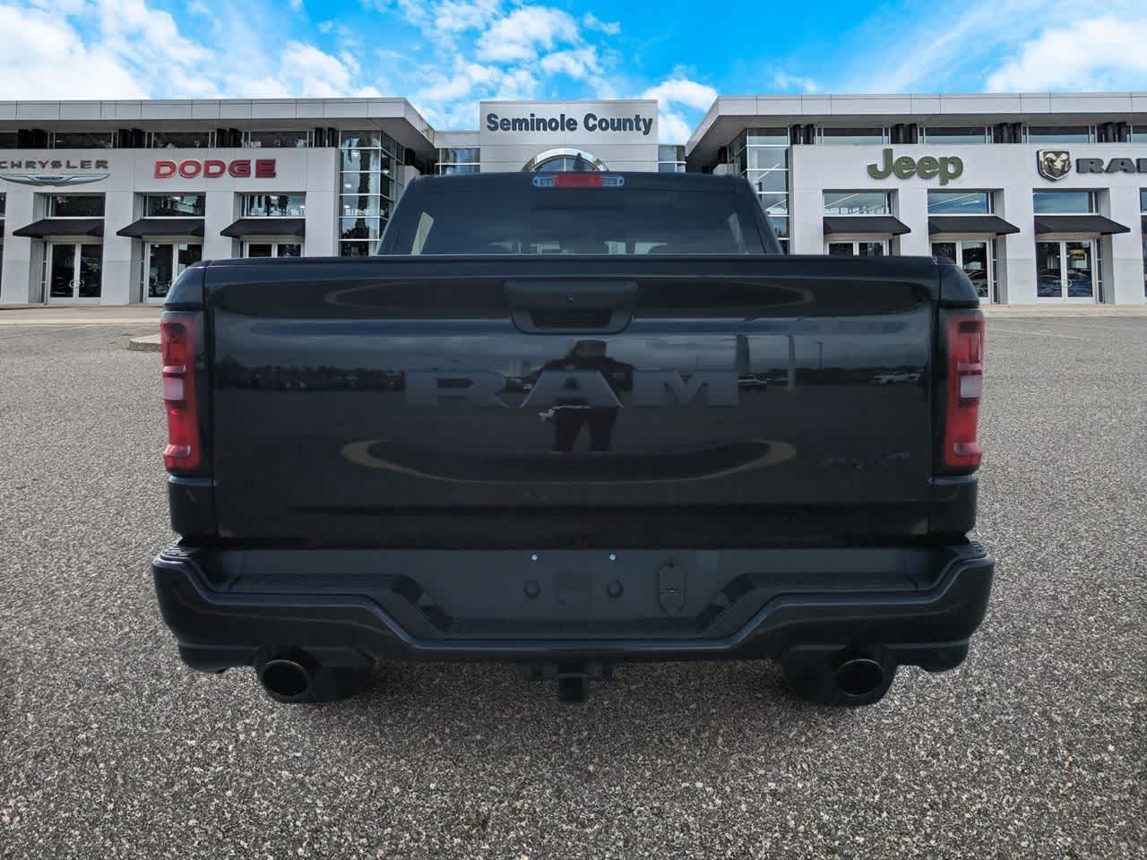 2026 RAM Ram 1500 RAM 1500 EXPRESS CREW CAB 4X4 5'7' BOX
