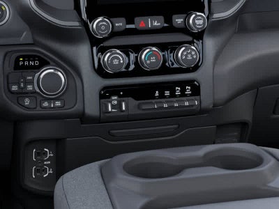 RAM 1500 WARLOCK de 2026, cabina doble, tracción 4x4 y caja de 1,70 m