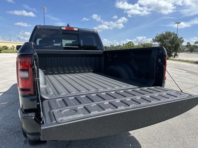 RAM 1500 WARLOCK de 2026, cabina doble, tracción 4x4 y caja de 1,70 m