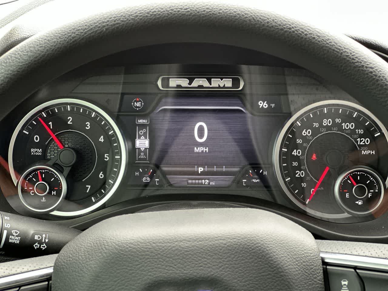 RAM 1500 de 2026, RAM 1500 WARLOCK, cabina doble, 4x4, caja de 5'7'