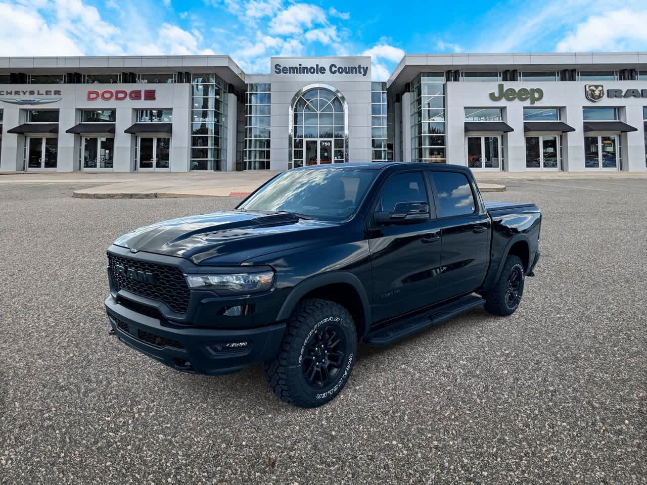 RAM 1500 de 2027, RAM 1500 REBEL, cabina doble, 4x4, caja de 5'7'