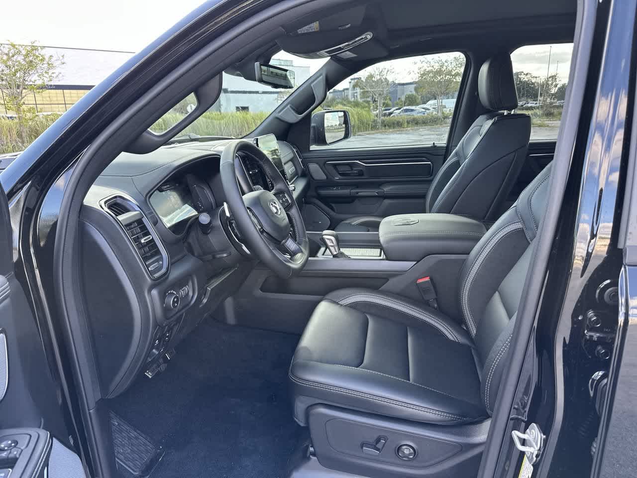 RAM 1500 de 2027, RAM 1500 REBEL, cabina doble, 4x4, caja de 5'7'