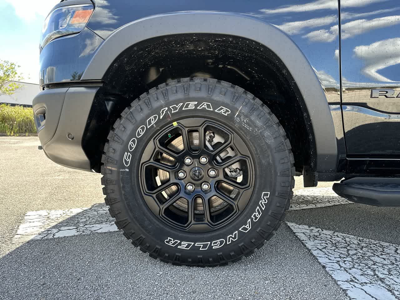 RAM 1500 de 2027, RAM 1500 REBEL, cabina doble, 4x4, caja de 5'7'