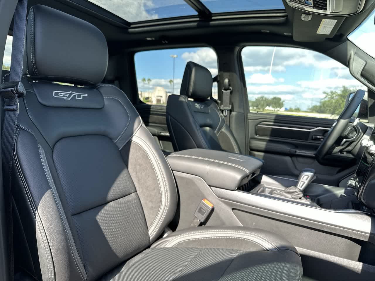 RAM 1500 de 2027, RAM 1500 REBEL, cabina doble, 4x4, caja de 5'7'