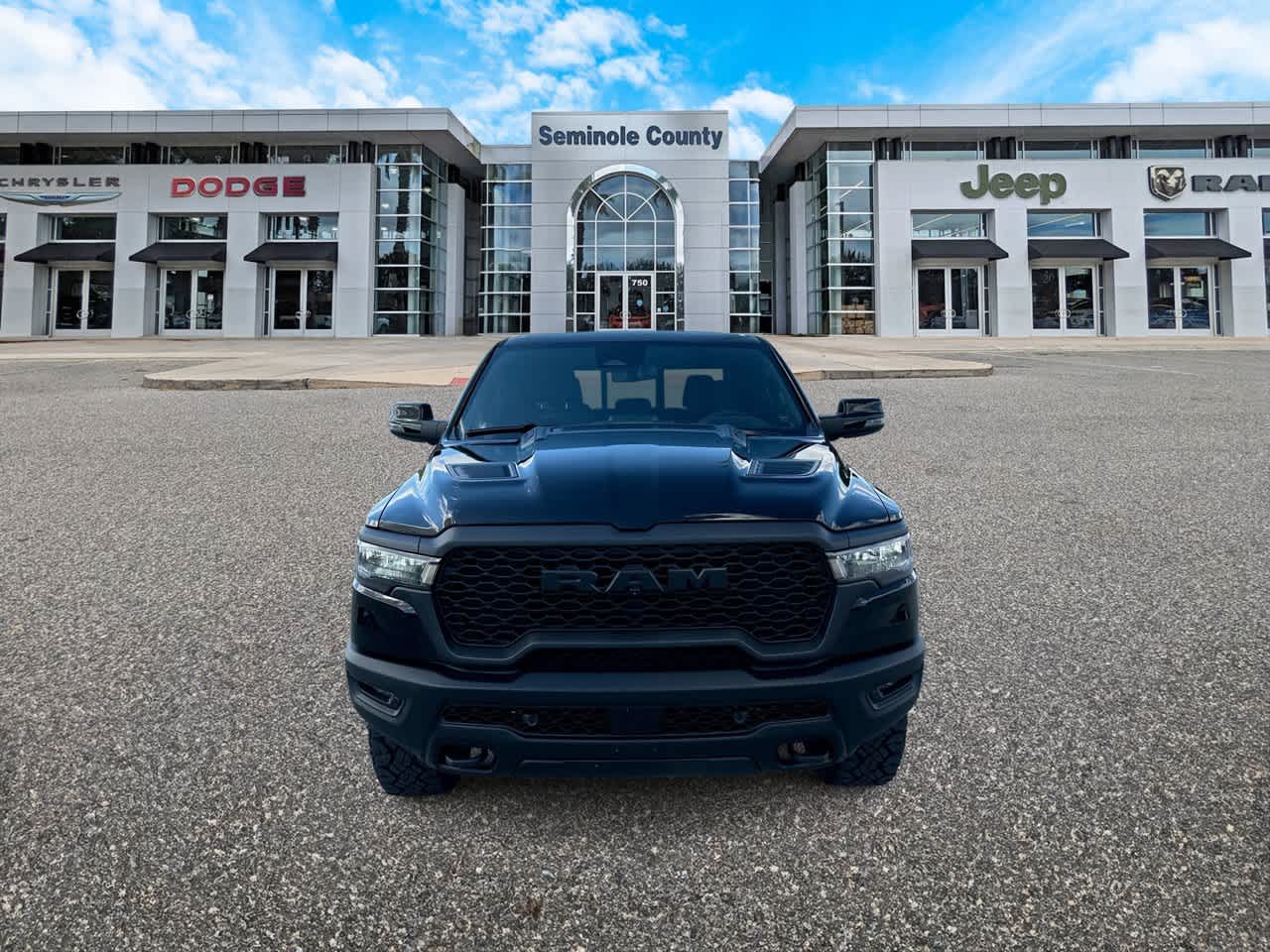 RAM 1500 de 2027, RAM 1500 REBEL, cabina doble, 4x4, caja de 5'7'
