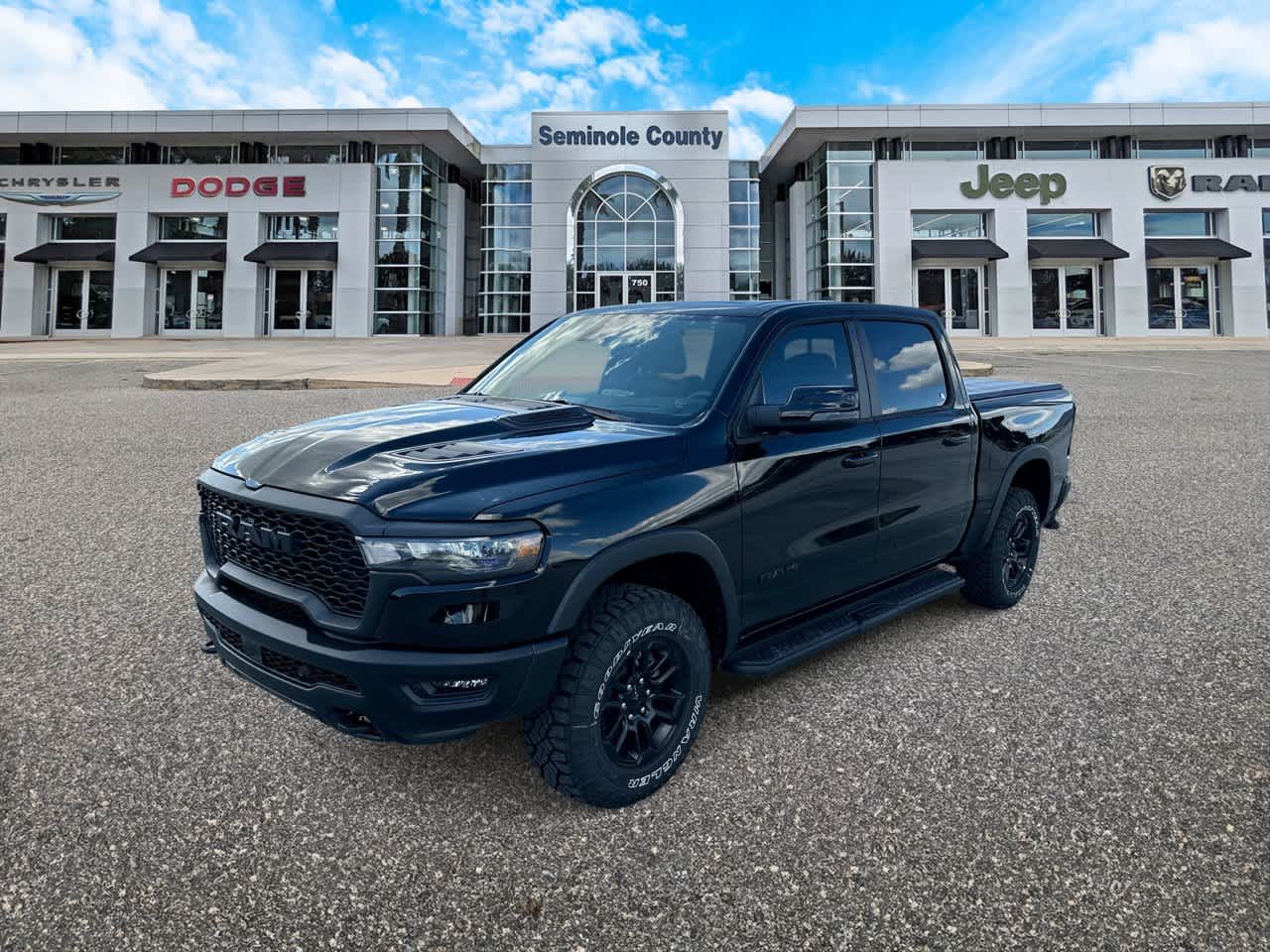 RAM 1500 de 2027, RAM 1500 REBEL, cabina doble, 4x4, caja de 5'7'