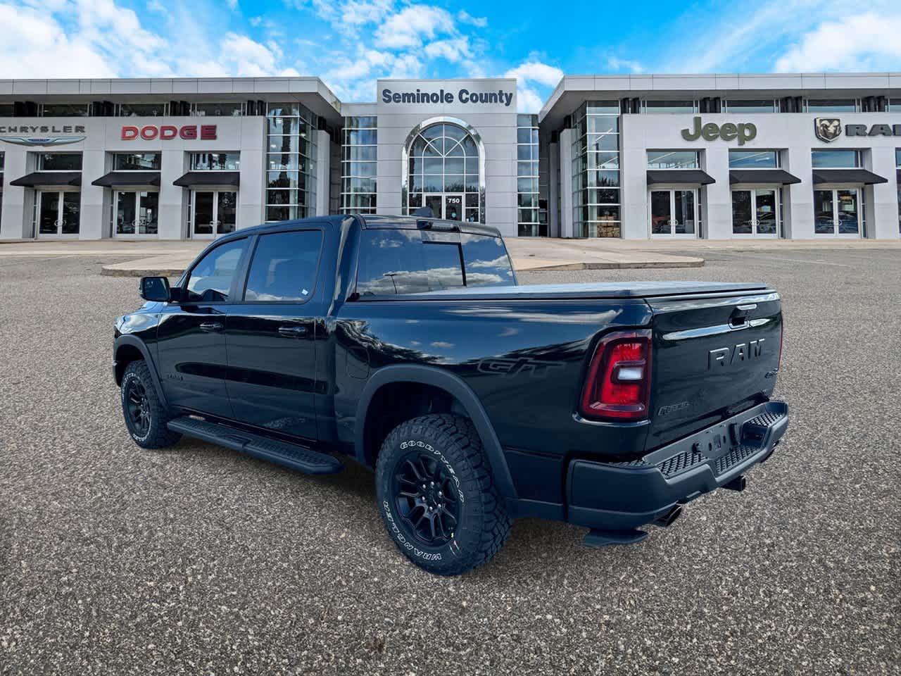 RAM 1500 de 2027, RAM 1500 REBEL, cabina doble, 4x4, caja de 5'7'