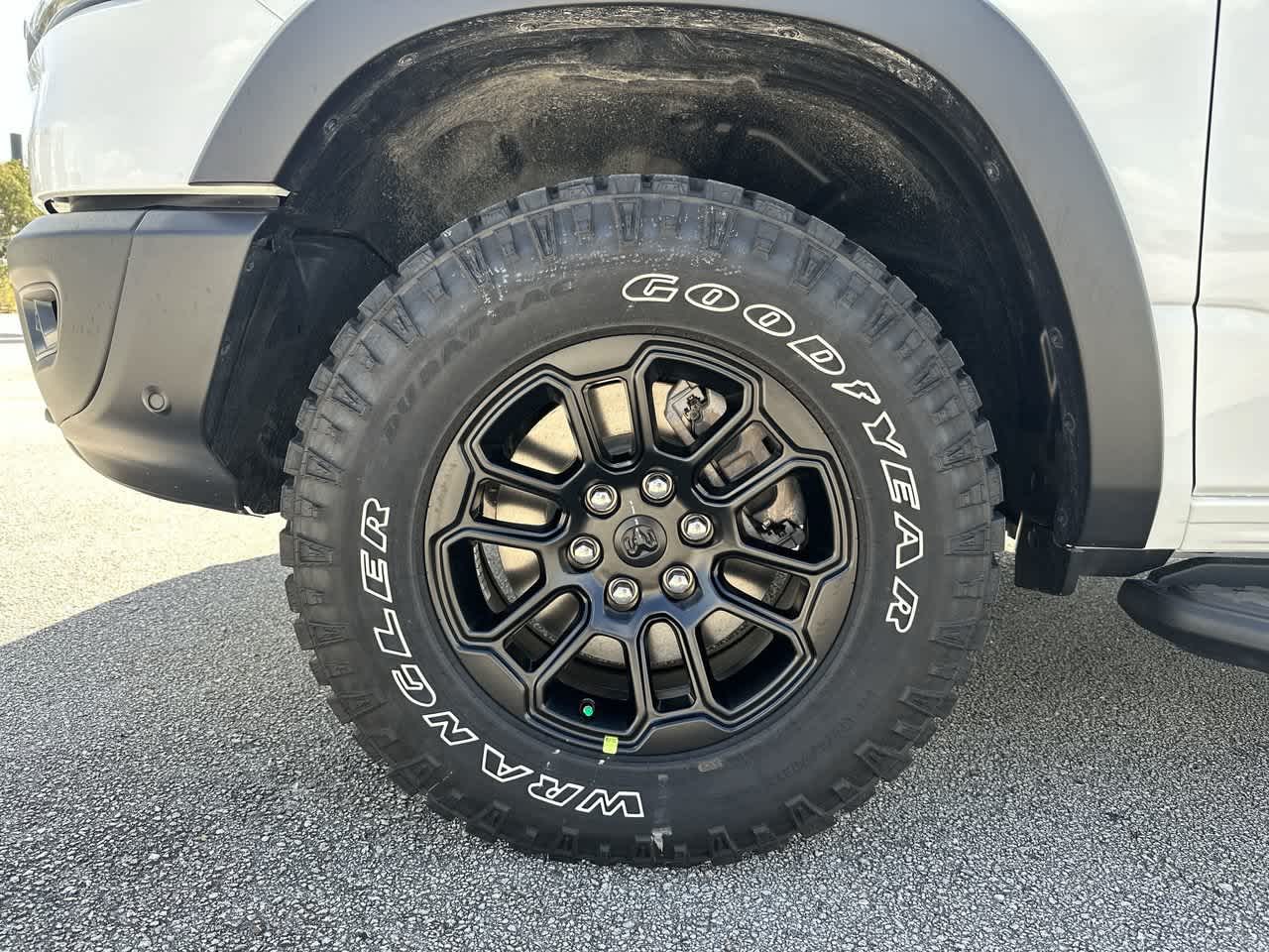 RAM 1500 de 2027, RAM 1500 REBEL, cabina doble, 4x4, caja de 5'7'
