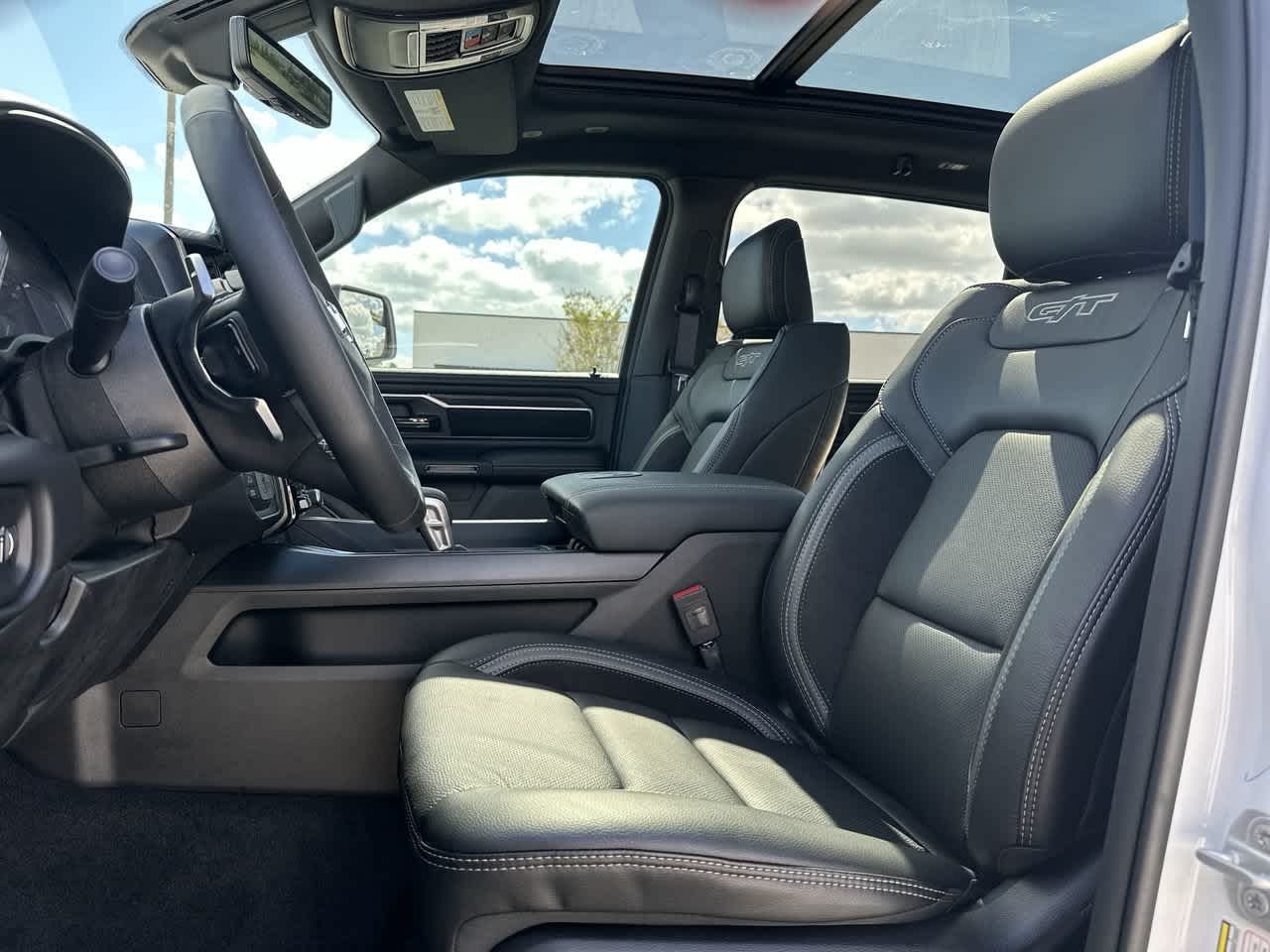 RAM 1500 de 2027, RAM 1500 REBEL, cabina doble, 4x4, caja de 5'7'