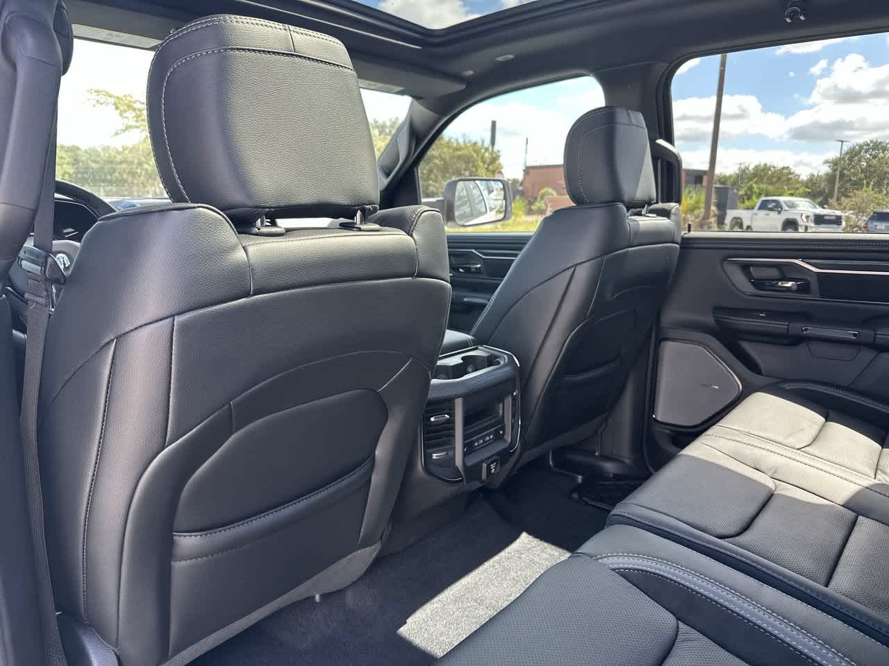 RAM 1500 de 2027, RAM 1500 REBEL, cabina doble, 4x4, caja de 5'7'