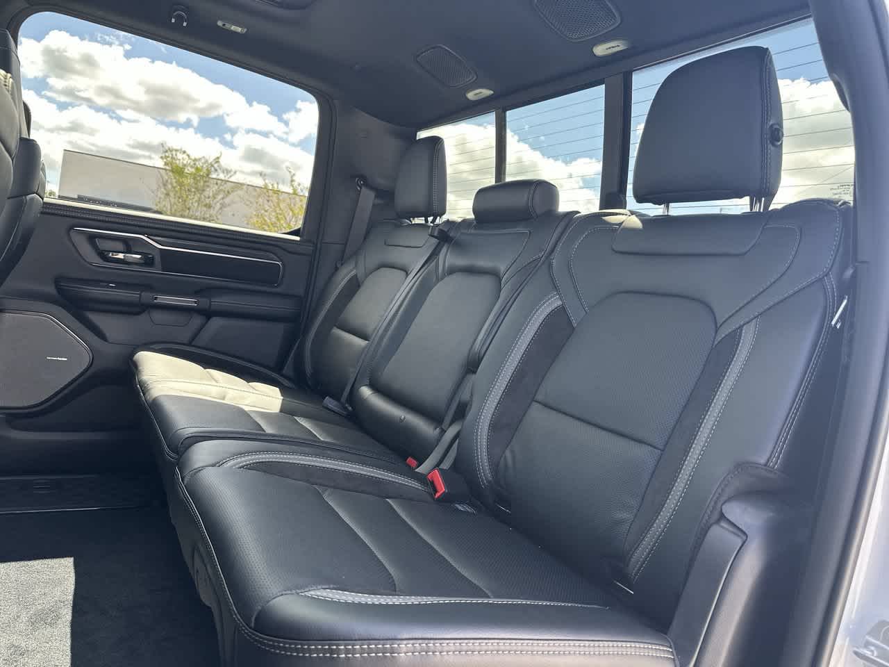 RAM 1500 de 2027, RAM 1500 REBEL, cabina doble, 4x4, caja de 5'7'