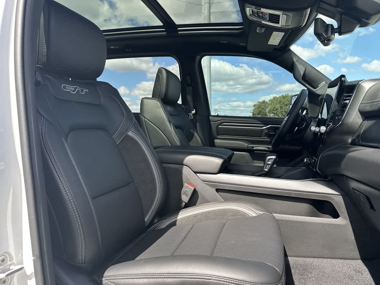 RAM 1500 de 2027, RAM 1500 REBEL, cabina doble, 4x4, caja de 5'7'
