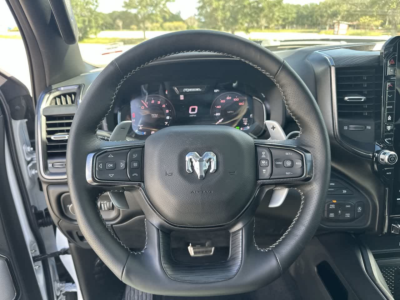 RAM 1500 de 2027, RAM 1500 REBEL, cabina doble, 4x4, caja de 5'7'