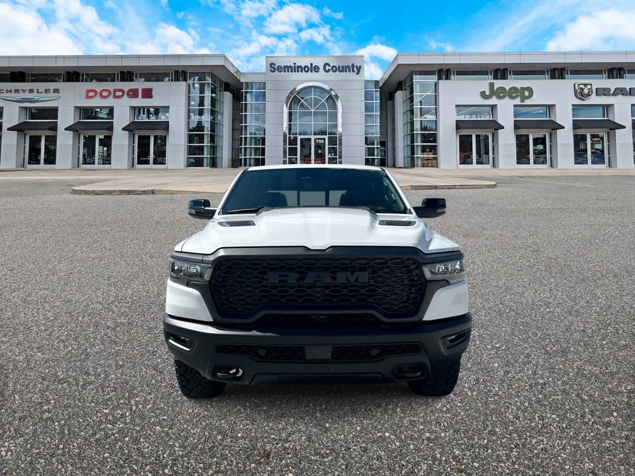 RAM 1500 de 2027, RAM 1500 REBEL, cabina doble, 4x4, caja de 5'7'