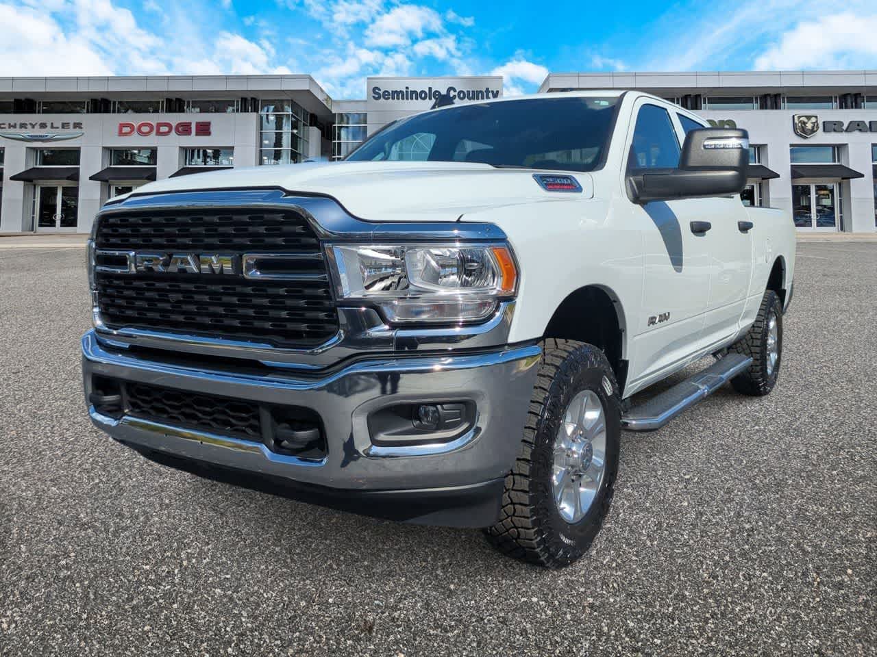 2024 RAM 2500 Big Horn Crew Cab 4x4 6'4' Caja
