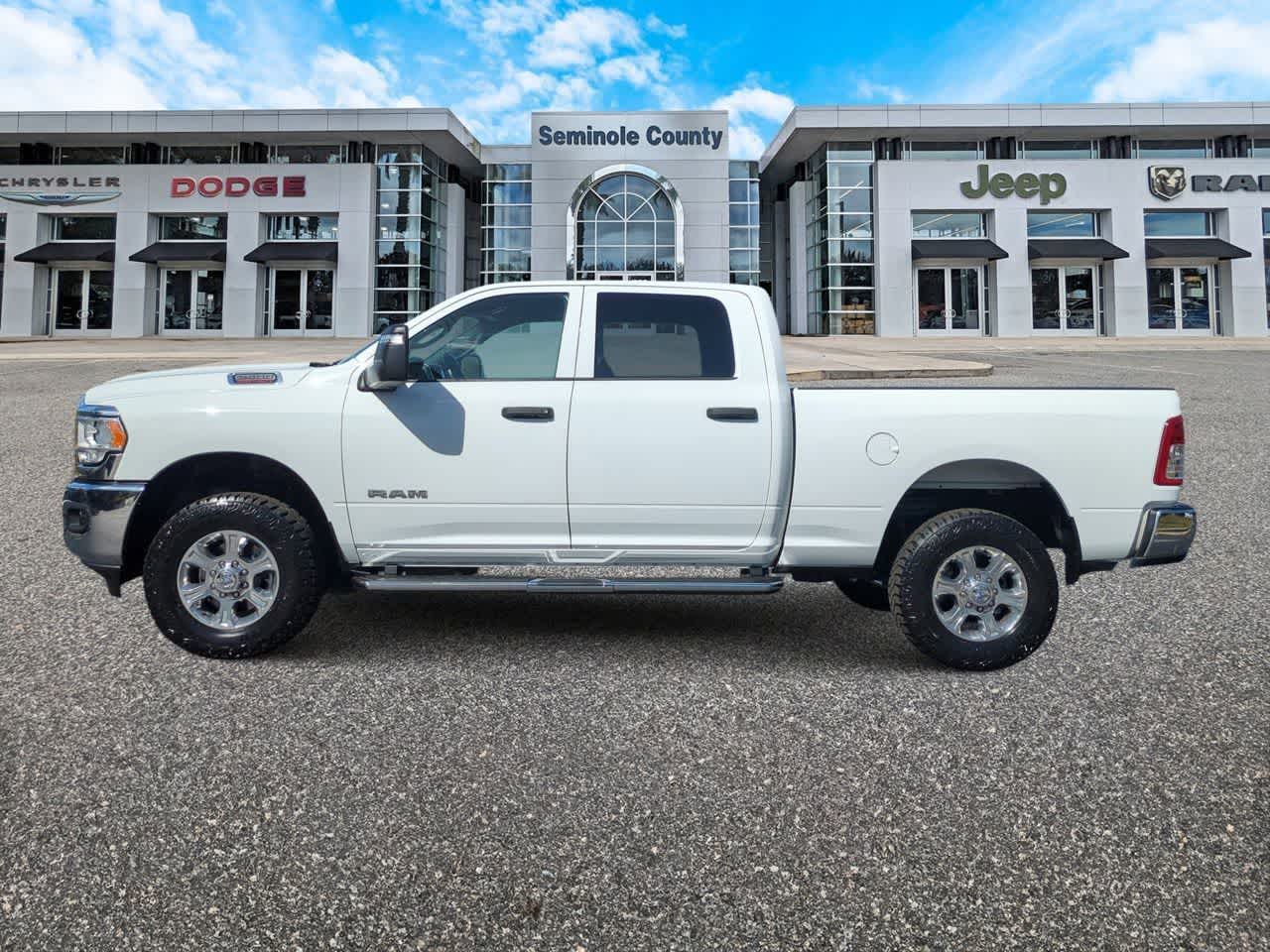 2024 RAM 2500 Big Horn Crew Cab 4x4 6'4' Caja