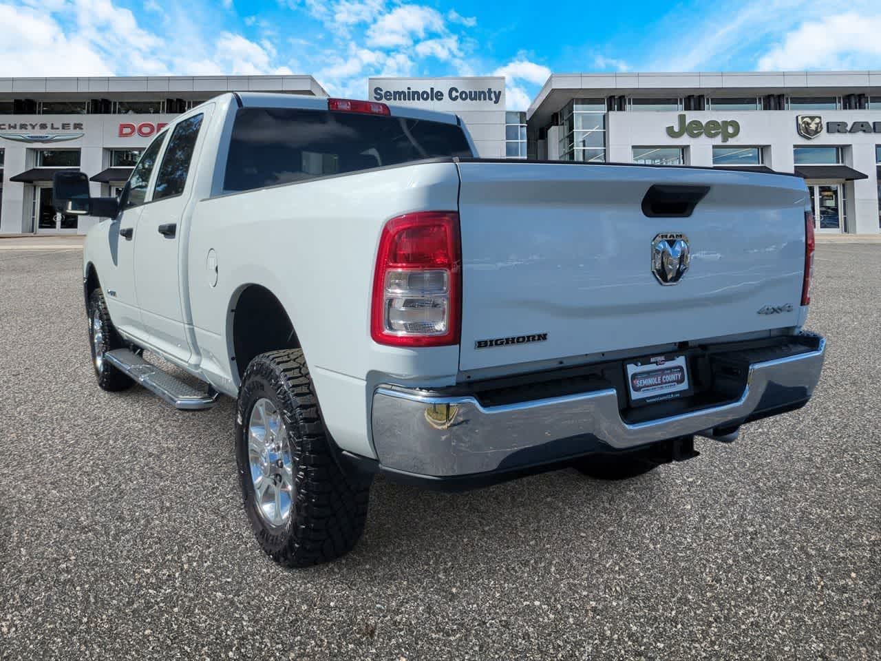 2024 RAM 2500 Big Horn Crew Cab 4x4 6'4' Caja