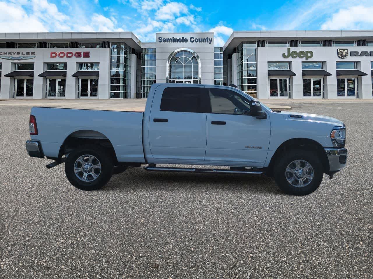 2024 RAM 2500 Big Horn Crew Cab 4x4 6'4' Caja