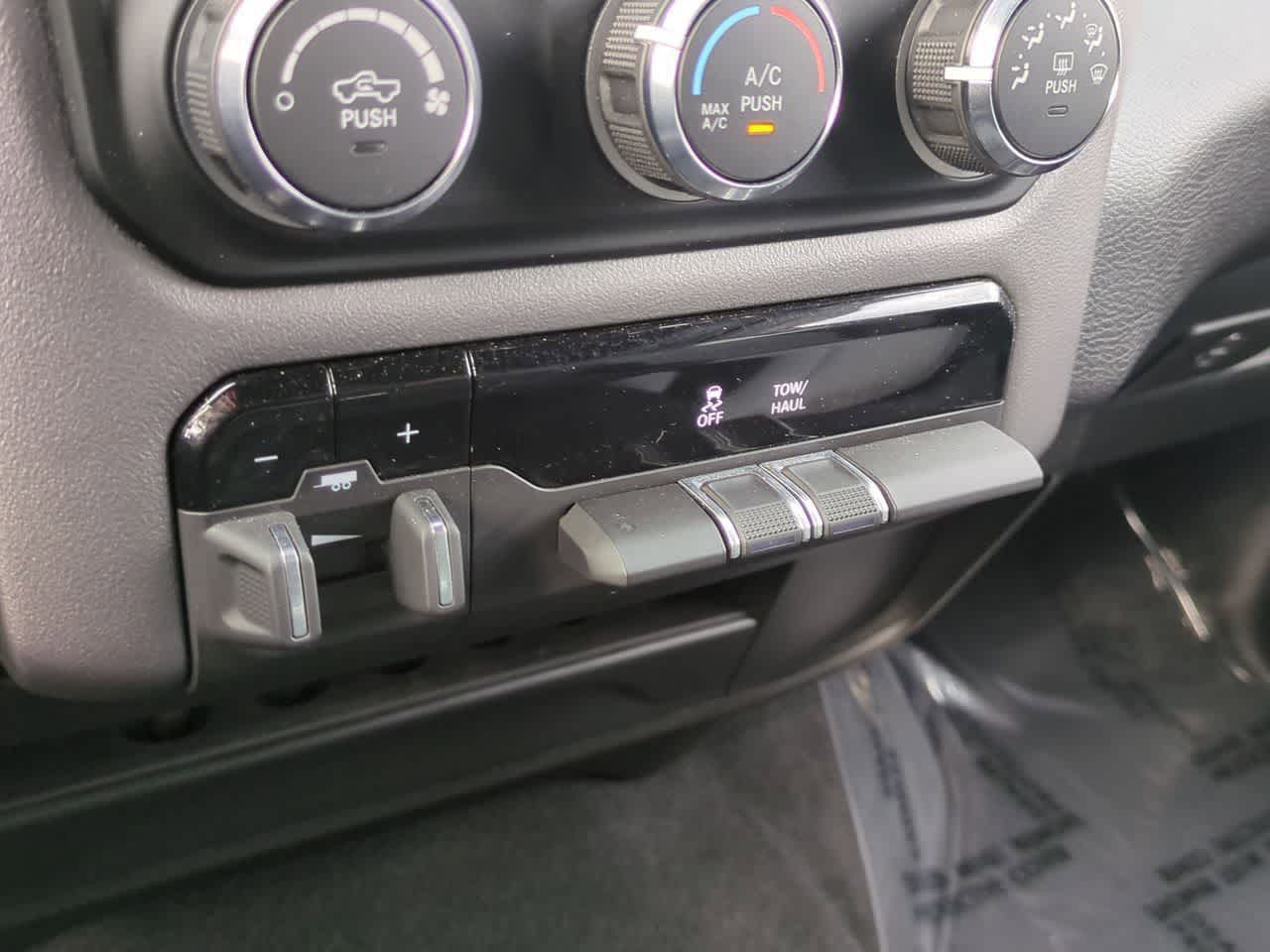 2024 RAM 2500 Big Horn Crew Cab 4x4 6'4' Caja