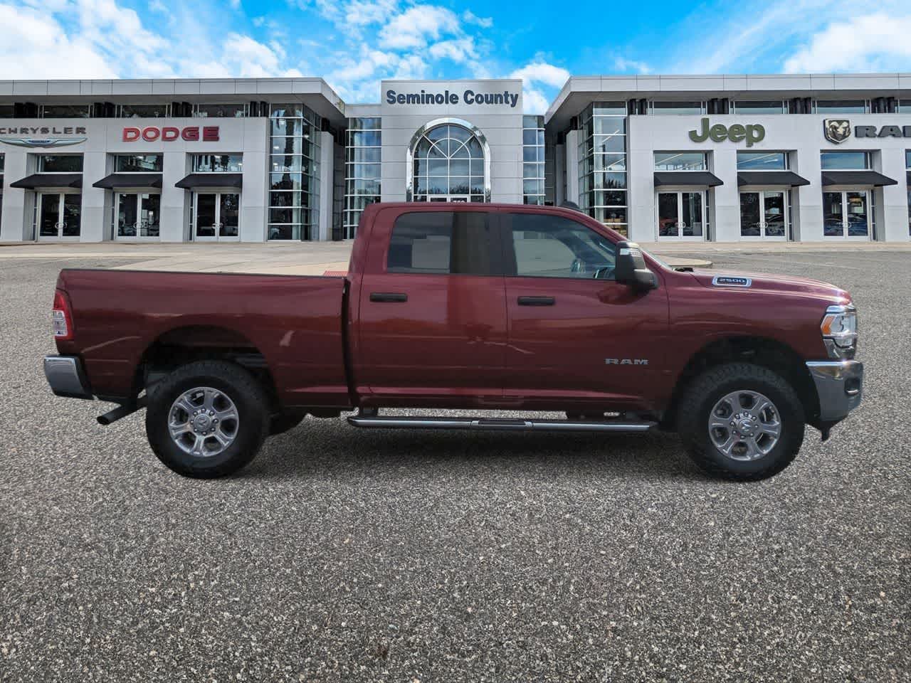 2024 RAM 2500 Big Horn Crew Cab 4x4 6'4' Caja