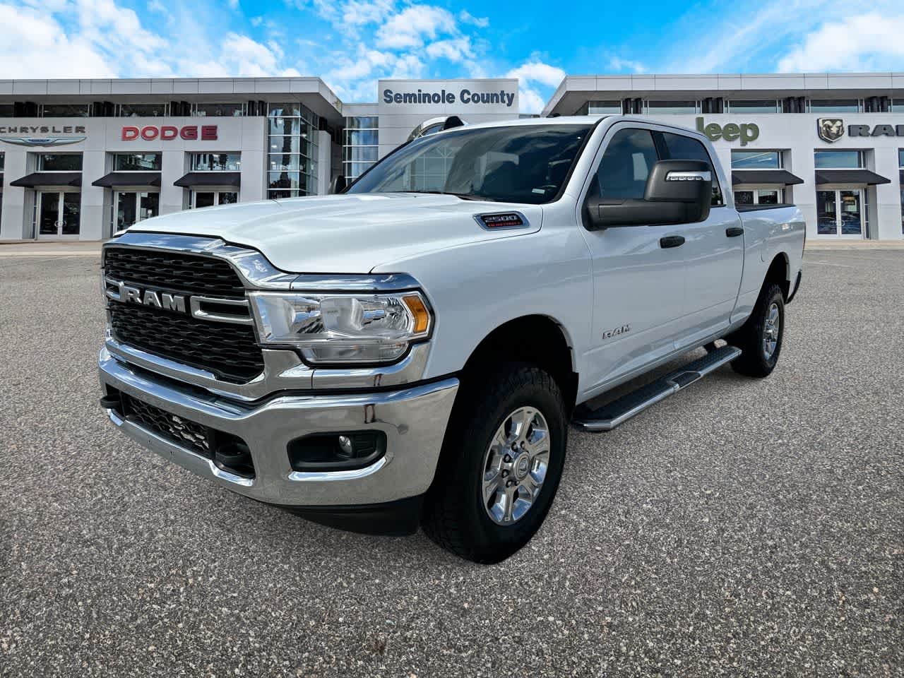 2024 RAM 2500 Big Horn Crew Cab 4x4 6'4' Caja