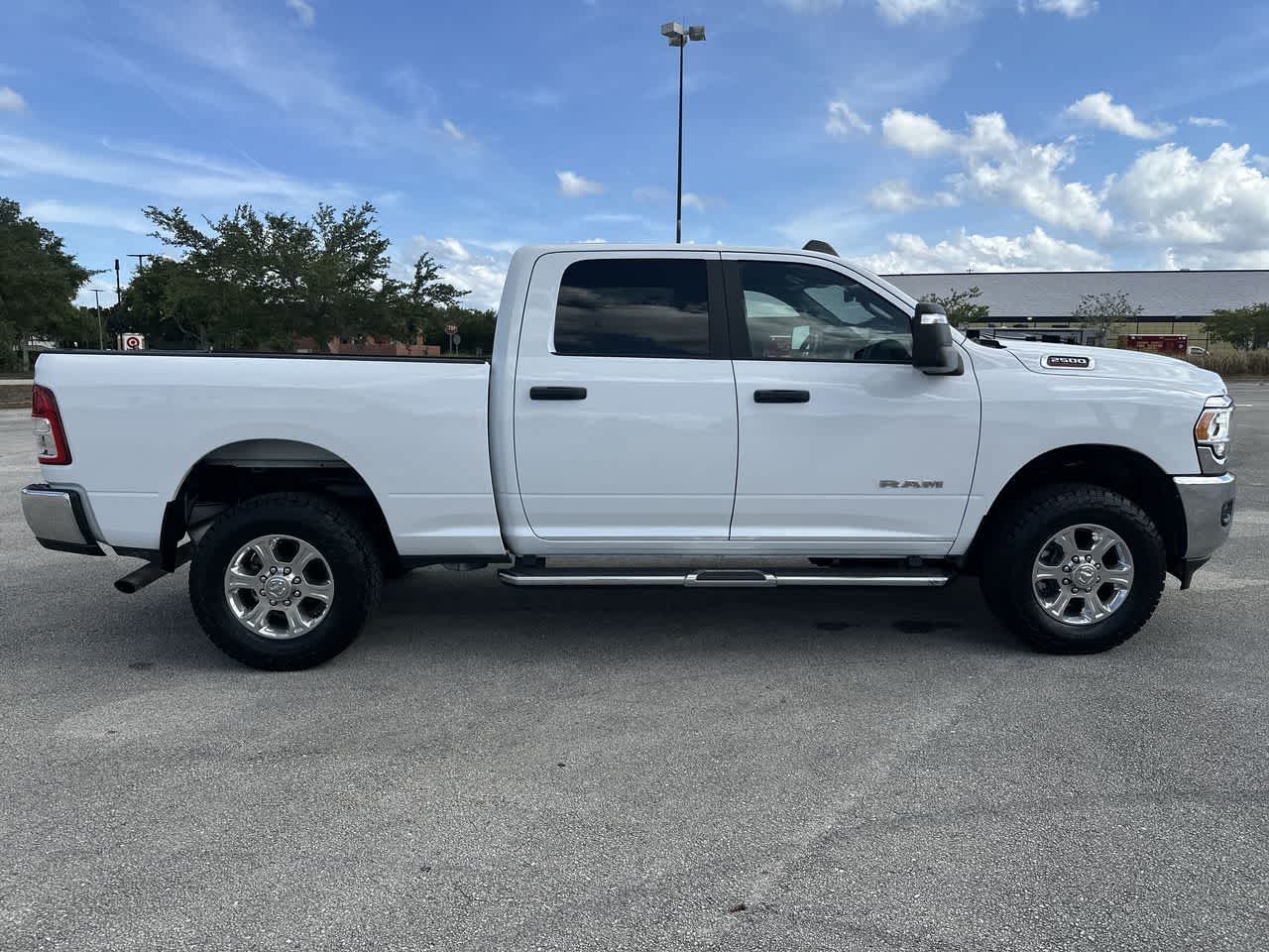 2024 RAM 2500 Big Horn Crew Cab 4x4 6'4' Caja
