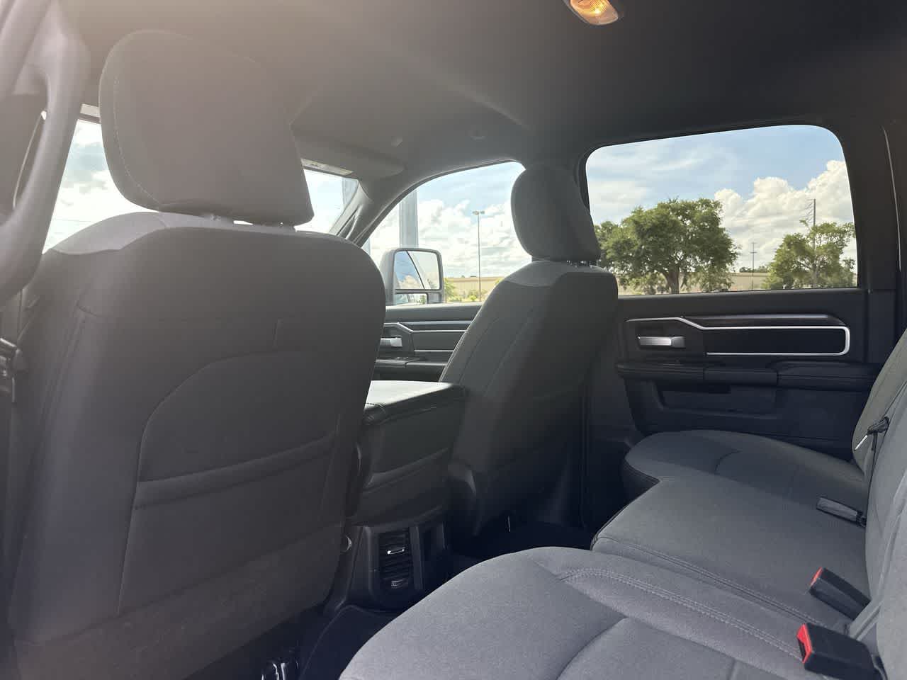 2024 RAM 2500 Big Horn Crew Cab 4x4 6'4' Caja