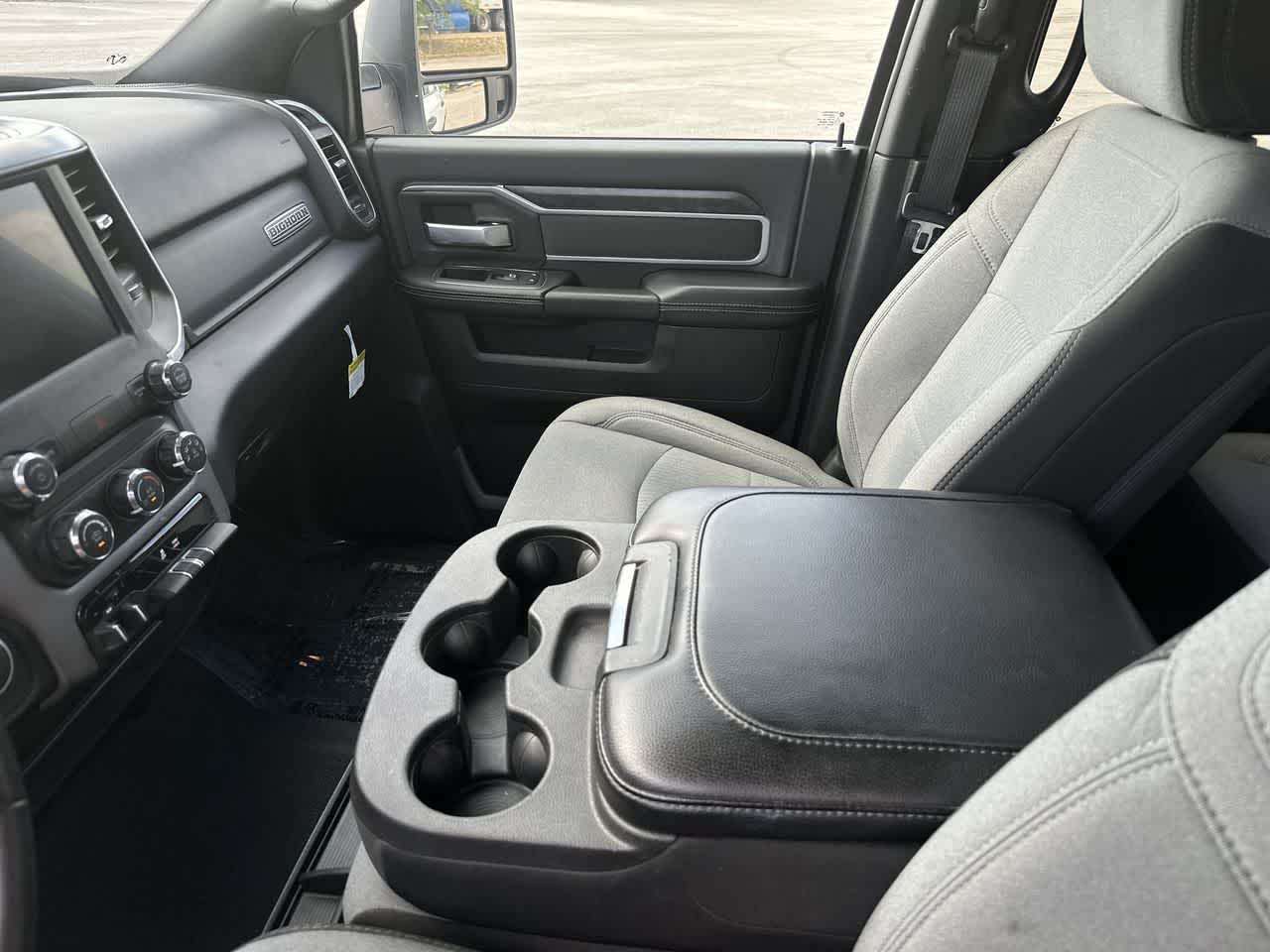 2024 RAM 2500 Big Horn Crew Cab 4x4 6'4' Caja