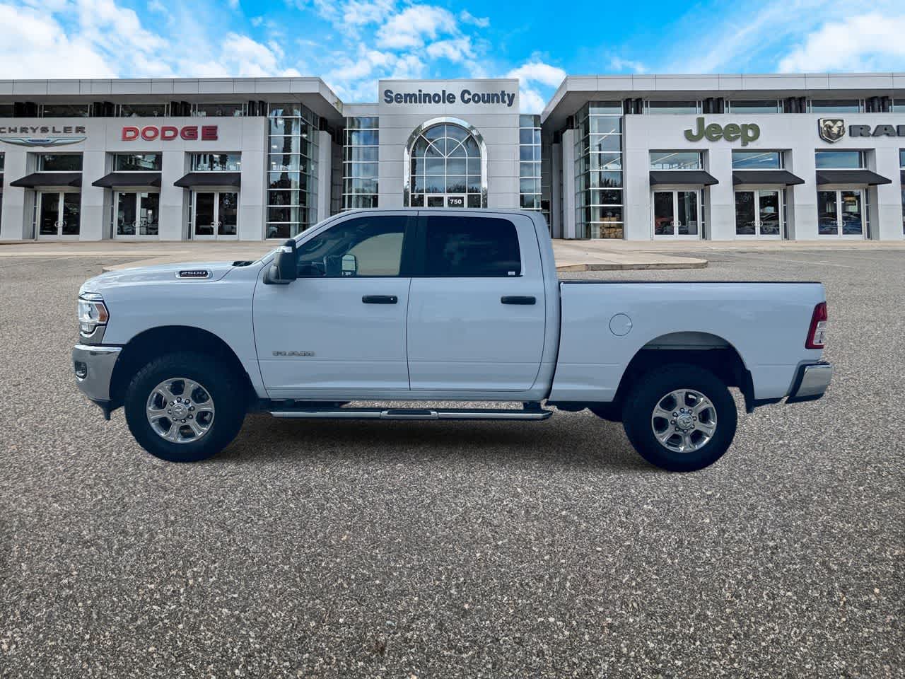 2024 RAM 2500 Big Horn Crew Cab 4x4 6'4' Caja