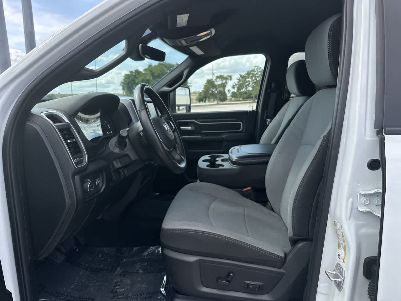 2024 RAM 2500 Big Horn Crew Cab 4x4 6'4' Caja