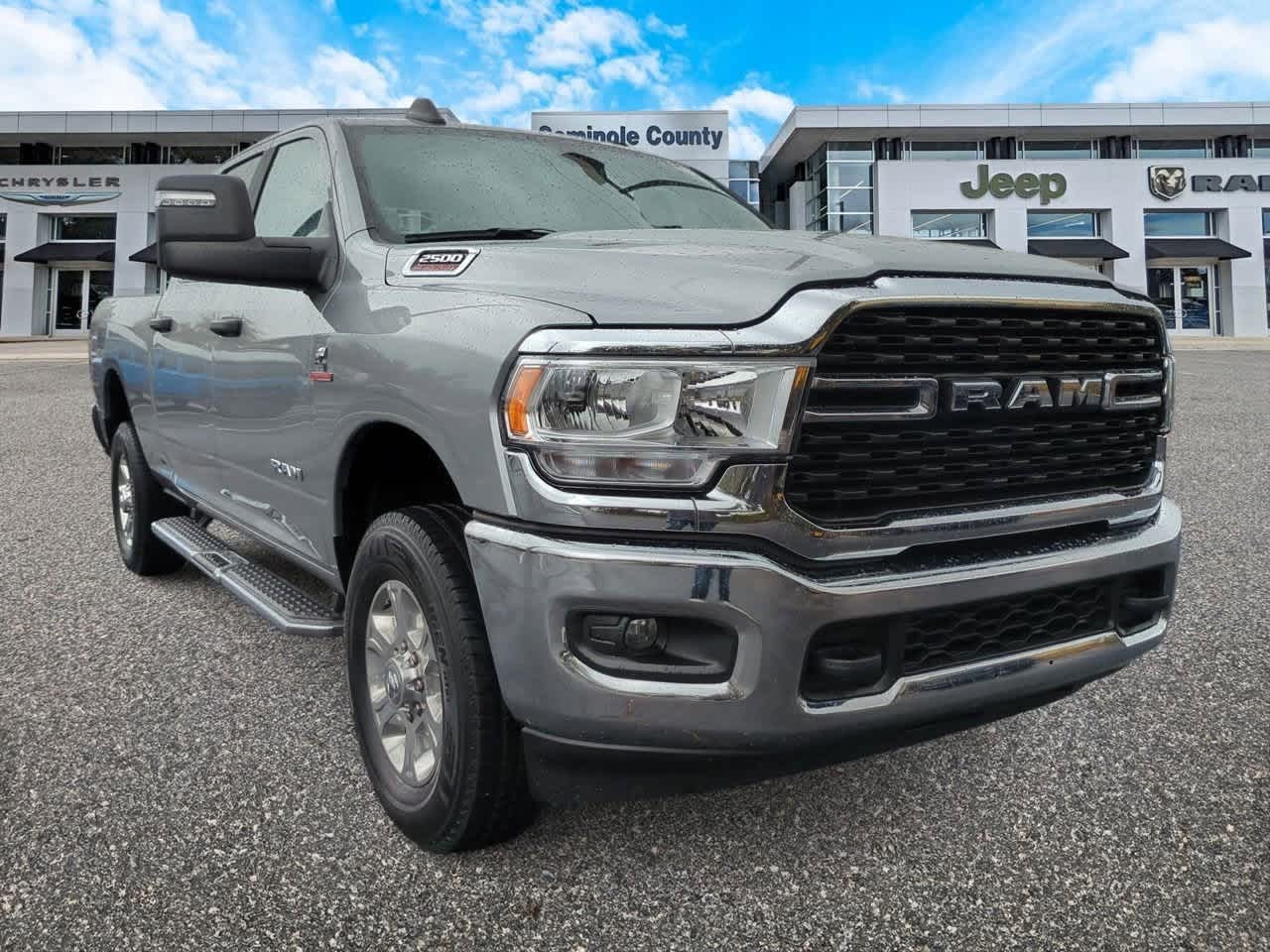 2024 RAM 2500 Big Horn Crew Cab 4x4 6'4' Caja