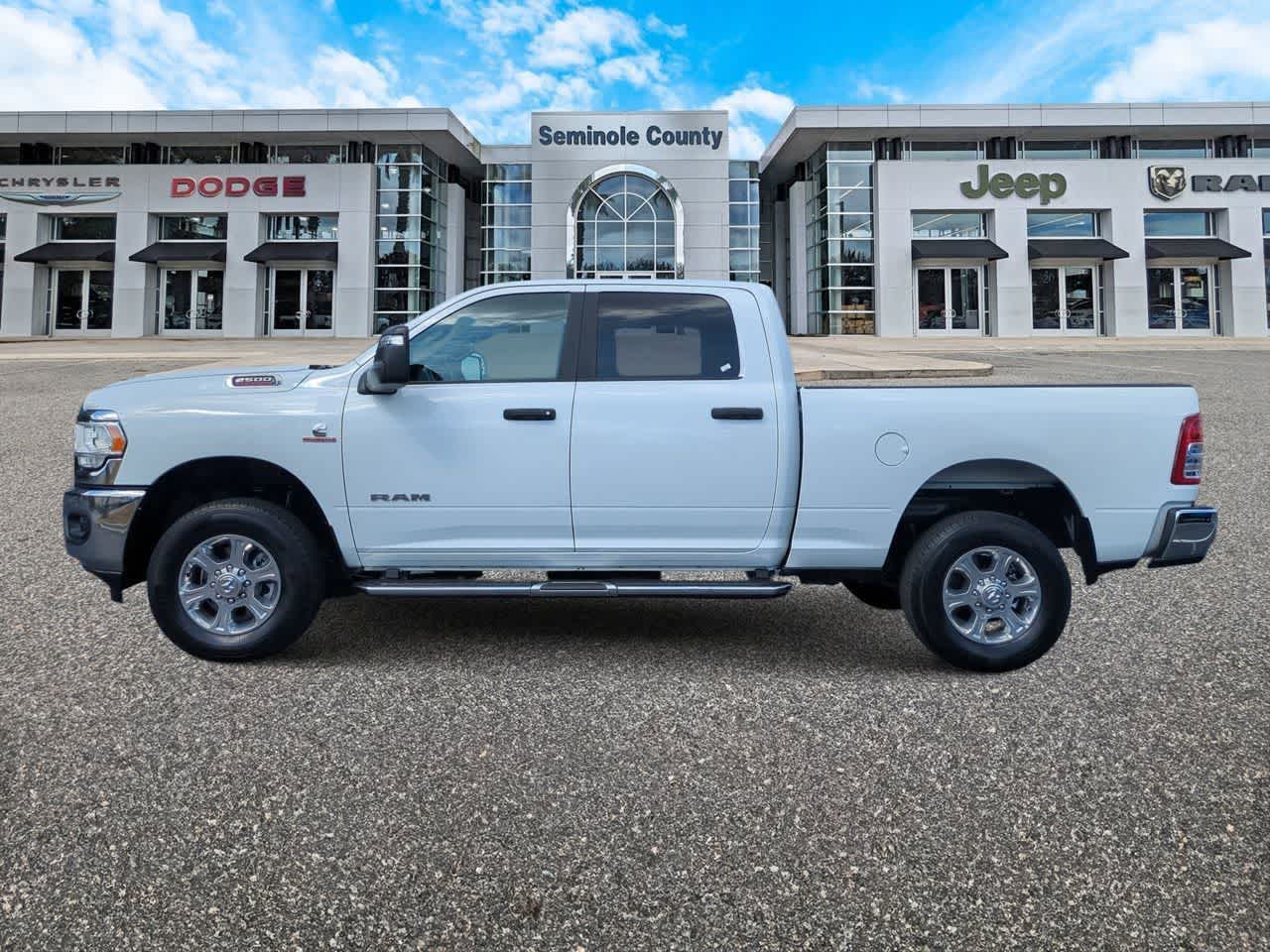 2024 RAM 2500 Big Horn Crew Cab 4x4 6'4' Caja