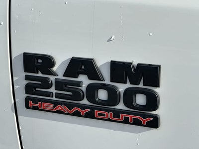 RAM 2500 Laramie Crew Cab 4x4 de 2018 con caja de 6'4'
