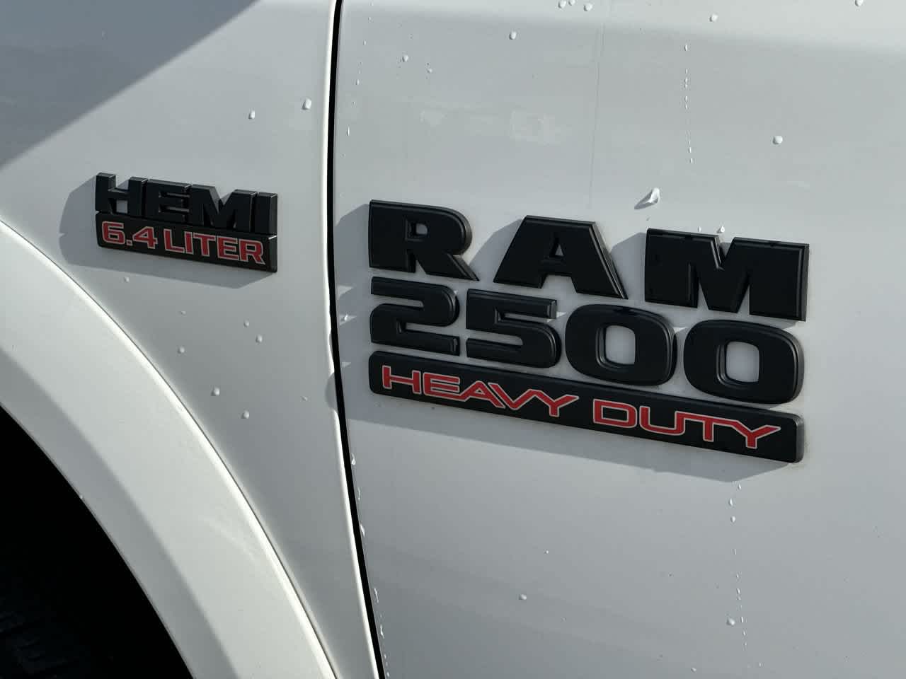 RAM 2500 Laramie Crew Cab 4x4 de 2018 con caja de 6'4'