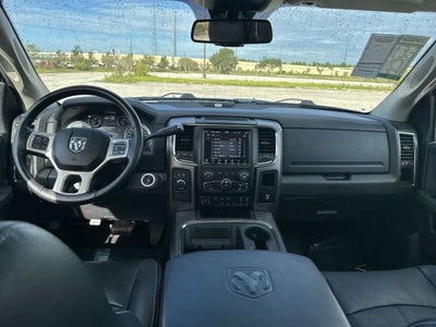 RAM 2500 Laramie Crew Cab 4x4 de 2018 con caja de 6'4'