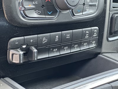 RAM 2500 Laramie Crew Cab 4x4 de 2018 con caja de 6'4'