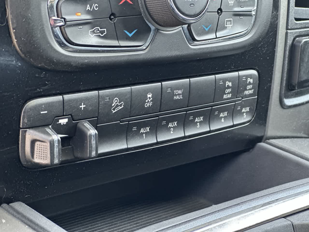 RAM 2500 Laramie Crew Cab 4x4 de 2018 con caja de 6'4'