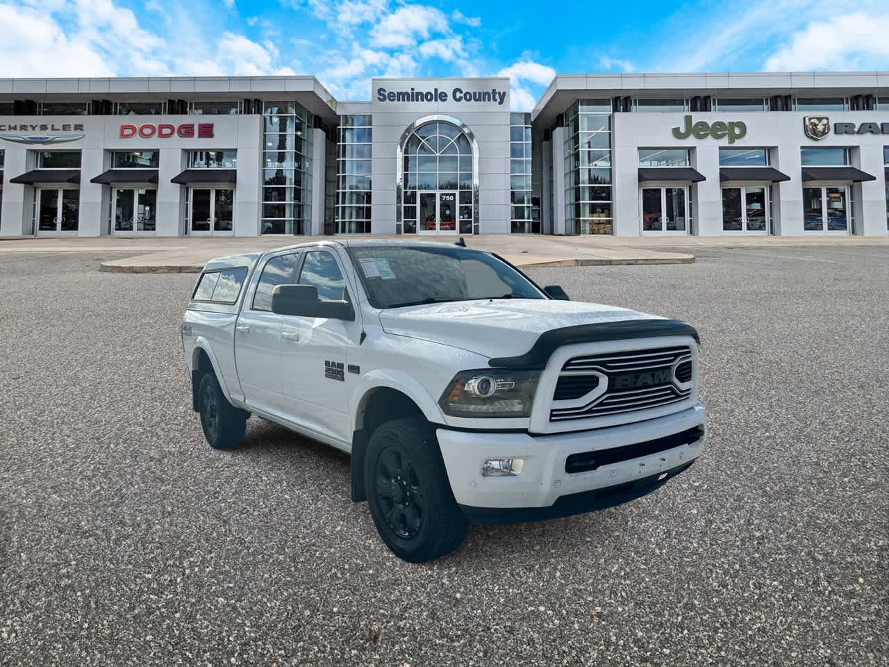 RAM 2500 Laramie Crew Cab 4x4 de 2018 con caja de 6'4'