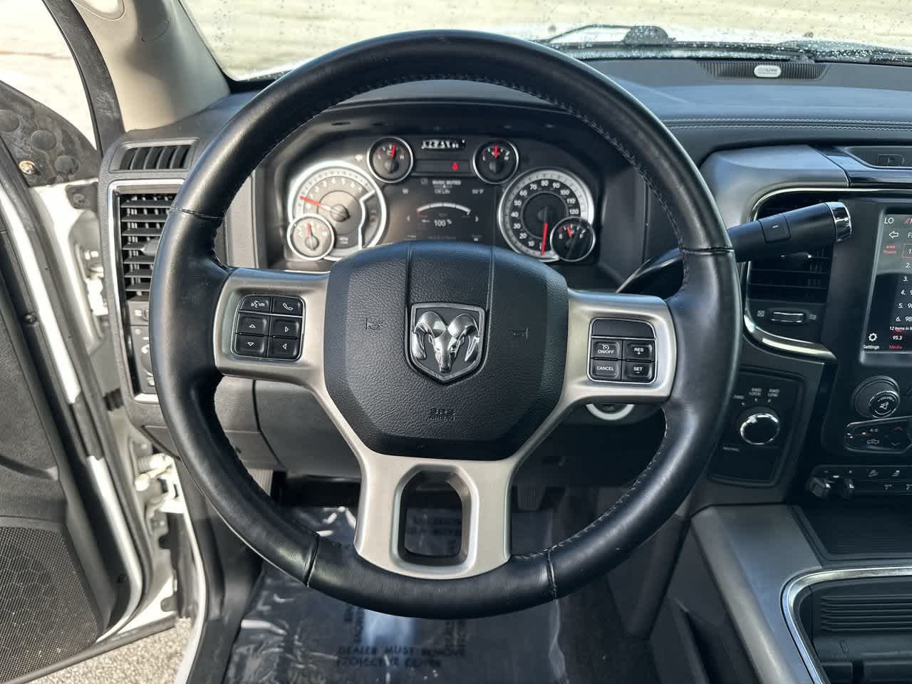 RAM 2500 Laramie Crew Cab 4x4 de 2018 con caja de 6'4'