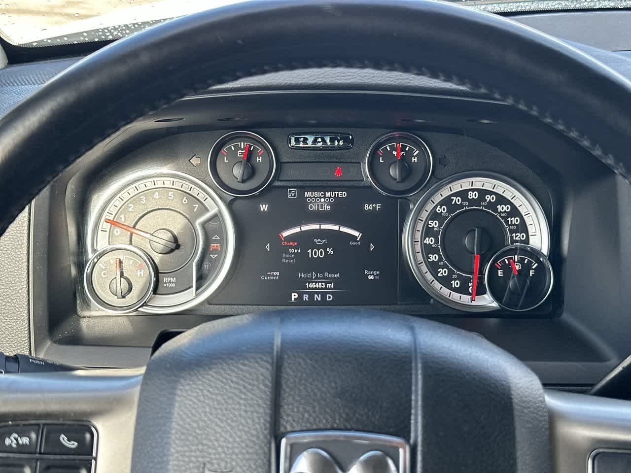 RAM 2500 Laramie Crew Cab 4x4 de 2018 con caja de 6'4'
